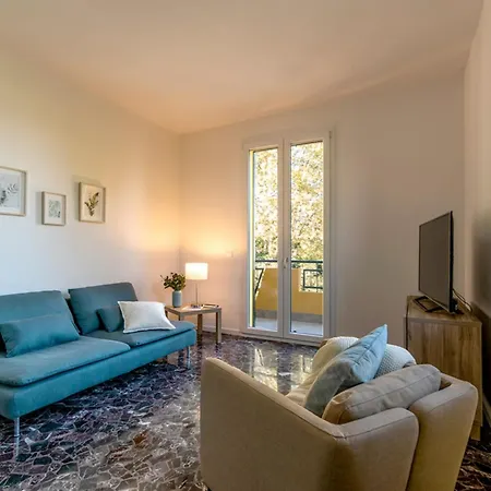 Charming Guest In Frassino With Private Entrance