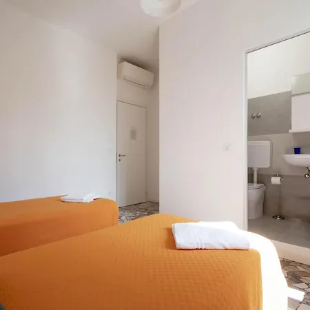 Charming Guest In Frassino With Private Entrance San Giovanni in Bosco