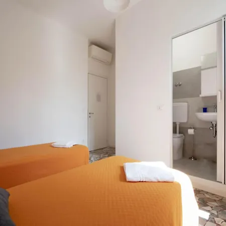 Charming Guest In Frassino With Private Entrance 3*